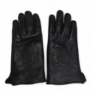 Authentic Chanel Leather Gloves – Size 7.5, Lightly Worn, Excellent Condition